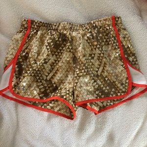 Under Armour Semi Fitted shorts